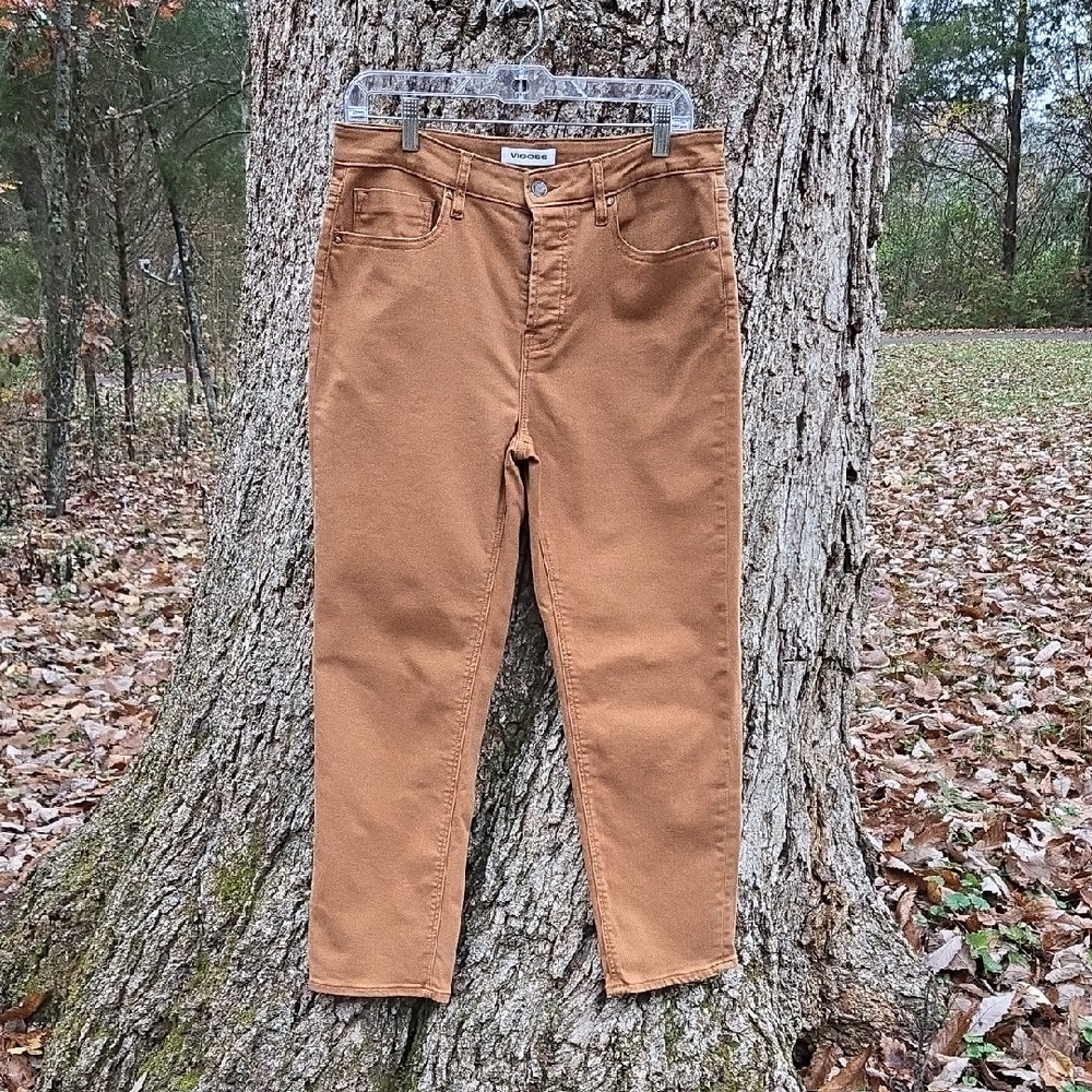 VIGOSS Ladies Brown Denim Jeans. Size 31. Never Worn!